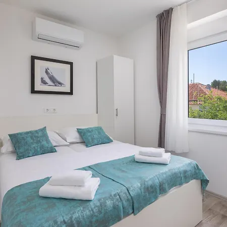 Beachfront Boutique With Free Parking Apartment