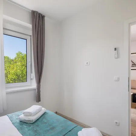 Beachfront Boutique With Free Parking Apartment