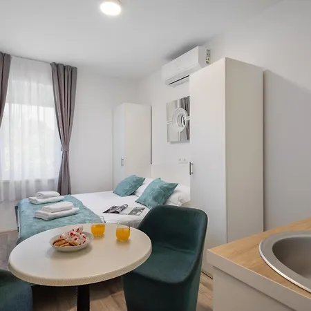 Beachfront Boutique With Free Parking Apartment Makarska