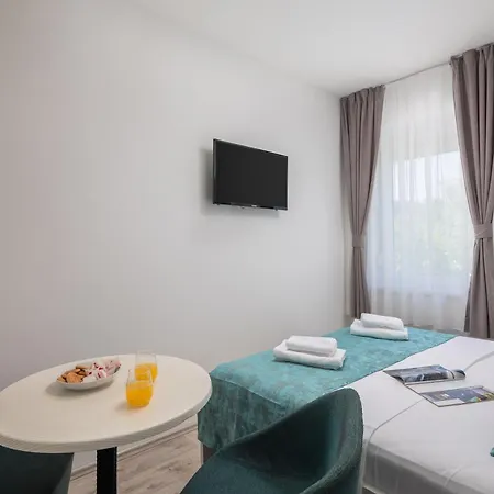 Beachfront Boutique With Free Parking Makarska