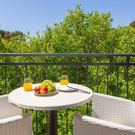 Beachfront Boutique With Free Parking Makarska