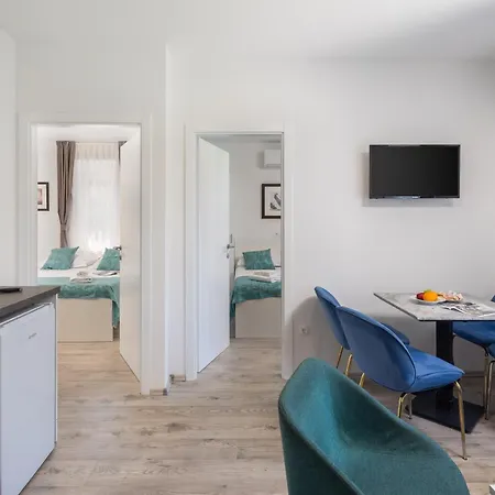 Beachfront Boutique With Free Parking Apartment