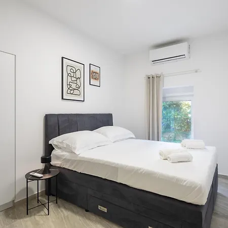 Beachfront Boutique With Free Parking Apartment