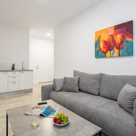 Beachfront Boutique With Free Parking * Makarska
